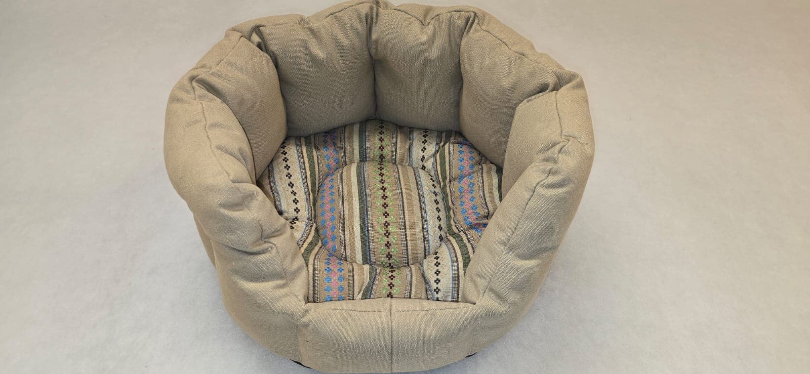 Corbeille cocoon ouatinée, coussin amovible en coton épais beige+latino pastel